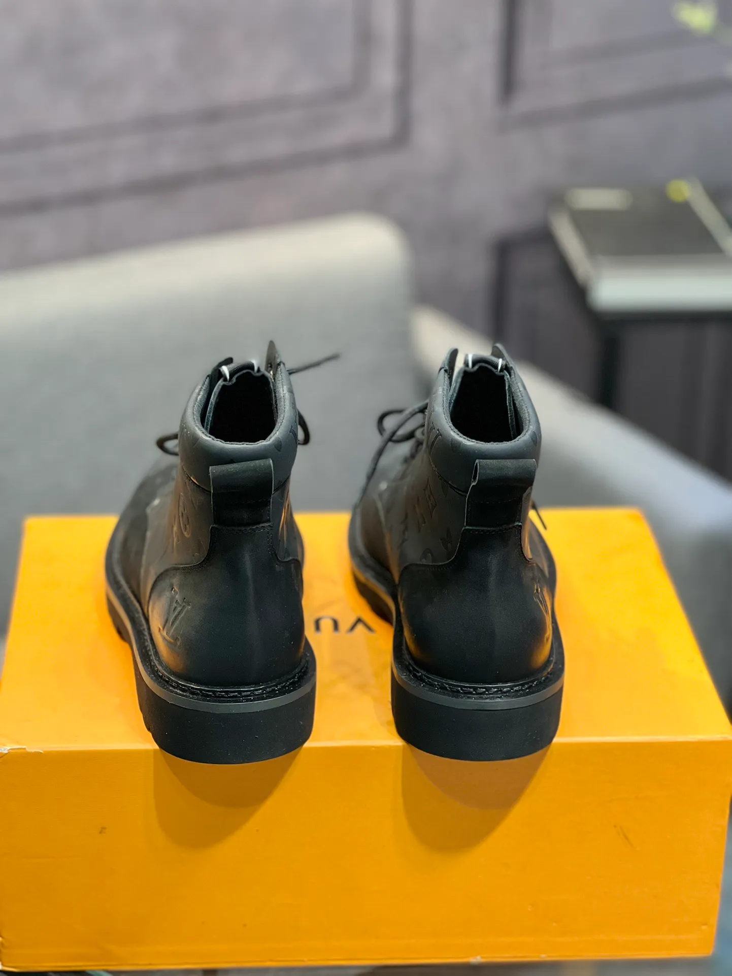 Men's shoes 💰900 L Home - the latest LV men's business casual boots, luxury and nobility are a must, all made of imported original first-layer cowhide, just to create a more comfortable wearing experience, ➕top imported water-dyed full cow lining, original high wear-resistant outsole! 👏👏 Size: Male 39-44; (38 45 46 customized)